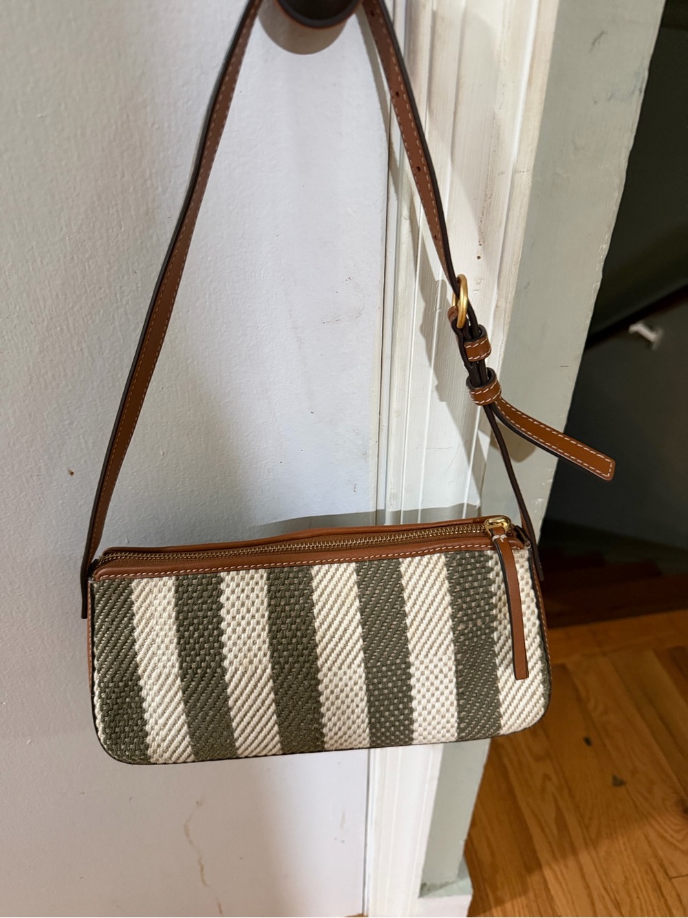Tory Burch McGraw Stripe Wedge Shoulder Bag using 2 times only in pristine cond - Picture 5 of 16